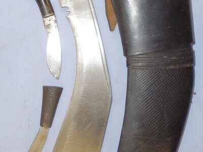 Nepalese Military Kukri with Leather Scabbard Frog, Horn Grips and Skinners. ED 2416. Hunting Knive