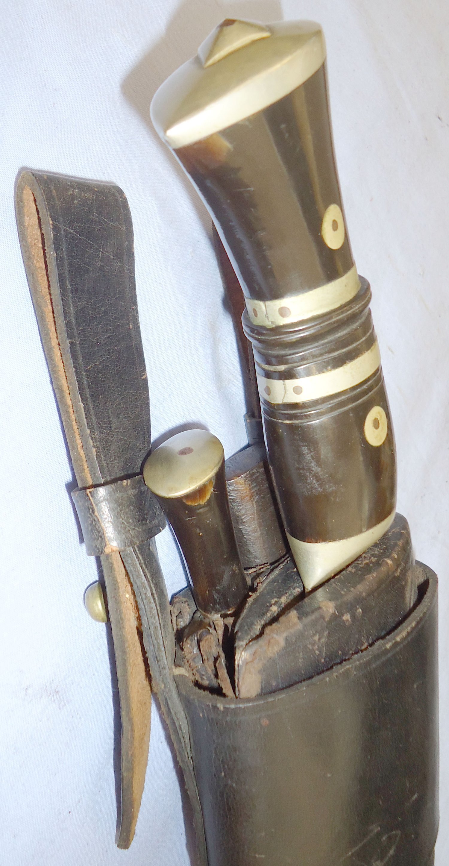 Nepalese Military Kukri with Leather Scabbard Frog, Horn Grips and Skinners. ED 2416. Hunting Knive