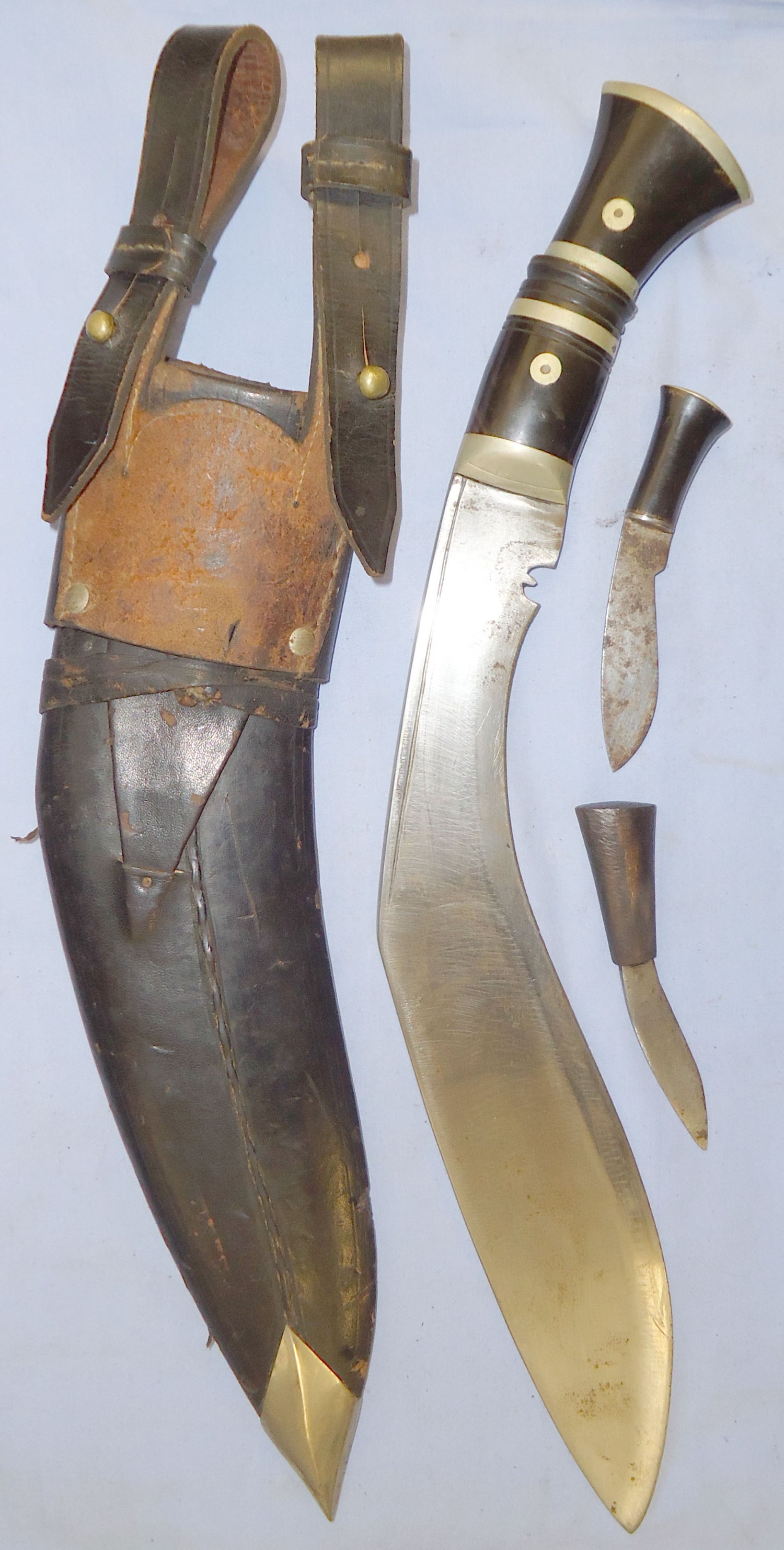  Nepalese Military Kukri with Leather Scabbard Frog, Horn Grips and Skinners. ED 2416. Hunting Knive