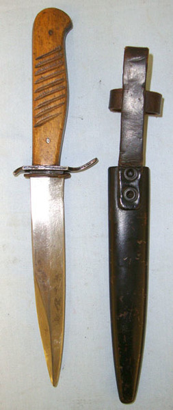Fighting / Trench Knife With 9 Groove Wood Scales & Scabbard With Integral Belt  Knive