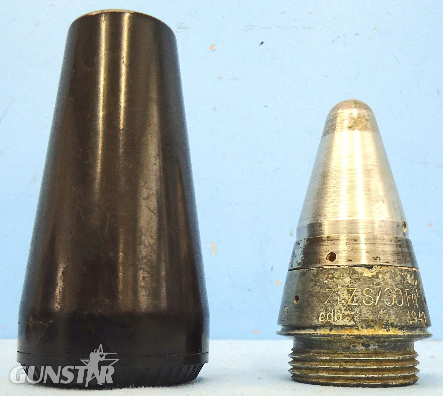INERT. Unfired, WW2, 1943 Dated, German ZtZ.S/30 Fg1 Clockwork Time Fuze in its Original Bakelite Transit Container. - O 2215 INERT. Unfired, WW2, 1943 Dated, German ZtZ.S/30 Fg1 Clockwork Time Fuze in its Original Bakelite Transit Container. - O 2215  Other Ammunition in 