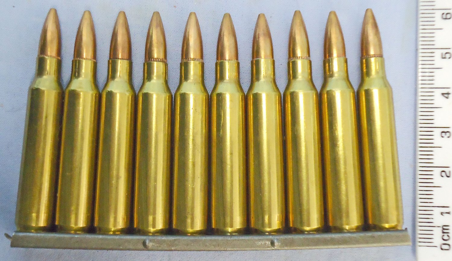 INERT DEACTIVATED. American Armalite AR 15, .223 (5.56mm*45) NATO, 10 Round Stripper Clip Containing 10 Ball Rounds. - O 2287Om INERT DEACTIVATED. American Armalite AR 15, .223 (5.56mm*45) NATO, 10 Round Stripper Clip Containing 10 Ball Rounds. - O 2287 Various Other Ammunition - {CATEGORY} in 
