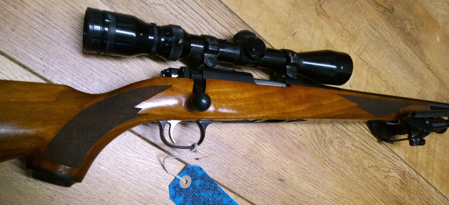  Ruger M77 / 22 Bolt Action .22 Long Rifle (.22 LR) Rifle