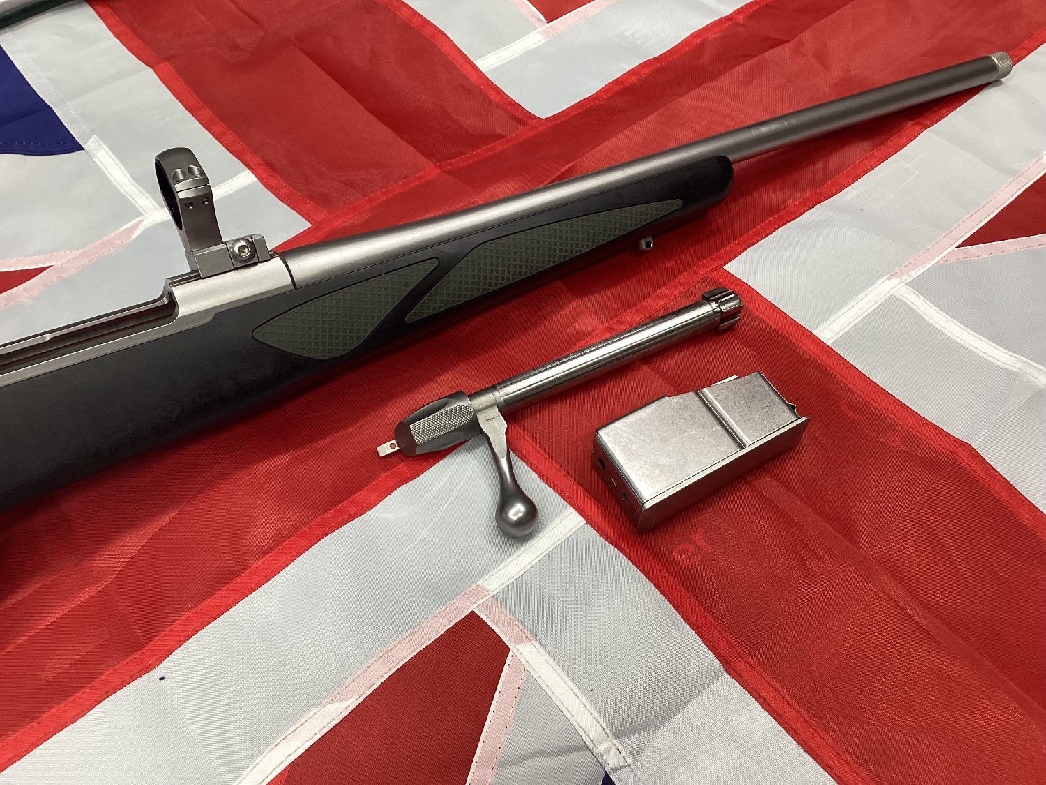 Sako 85 M STAINLESS SYNTHETIC  Bolt Action .270 Winchester Rifle - {CATEGORY}