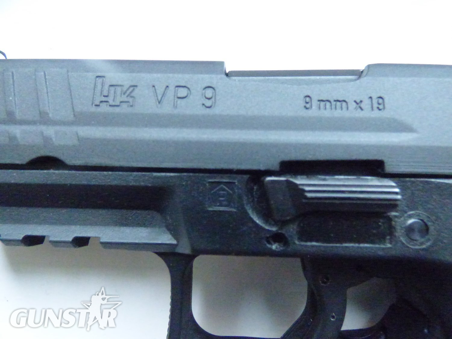 Umarex Heckler & Koch VP9 6 mm - {CATEGORY} in 