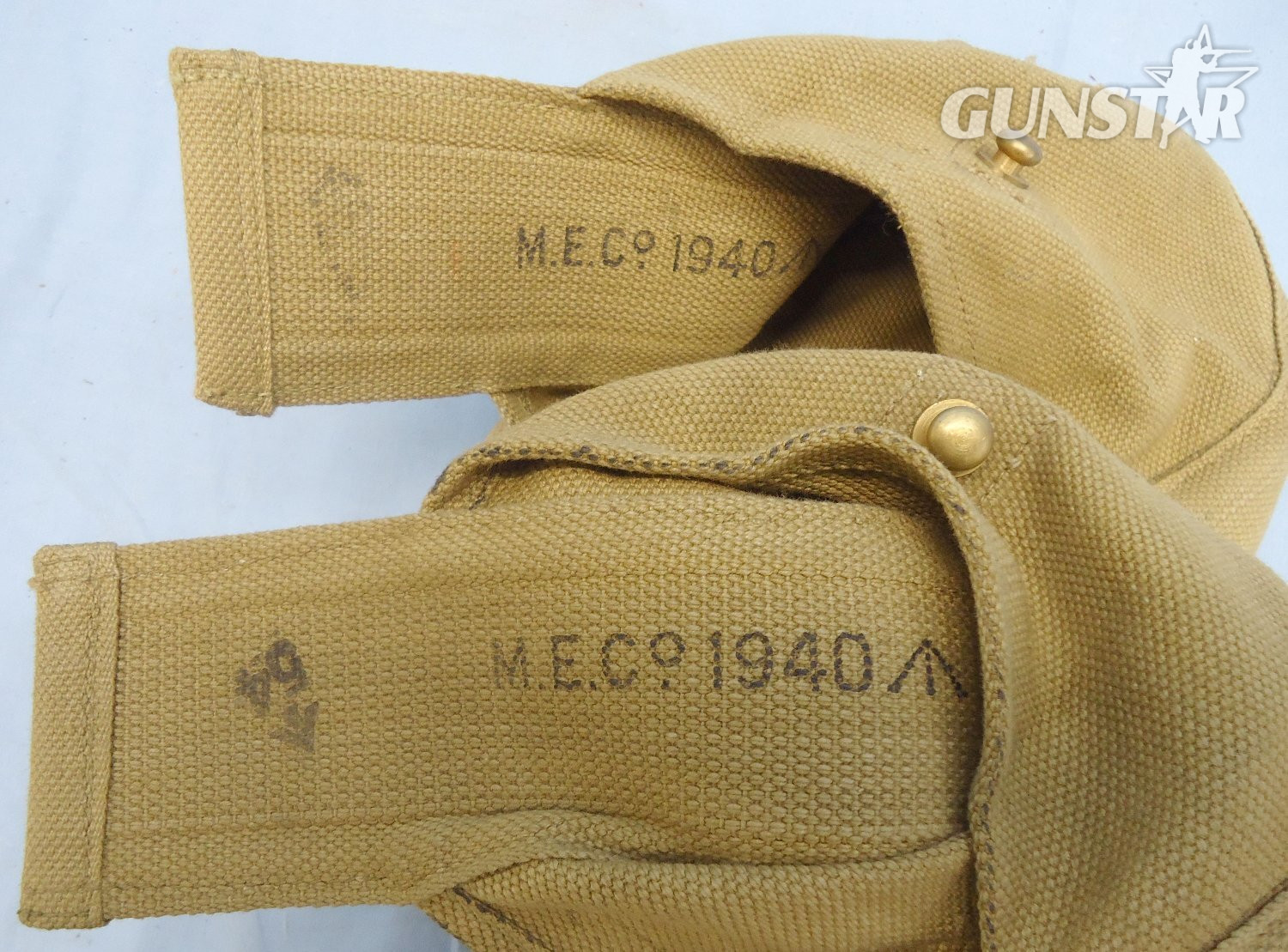 Original British WWII Dated M.E.Co Lewis Machine Gun Drum Pouch Carrier Set (Two) Pouches. MISC 831. Original British WWII Dated M.E.Co Lewis Machine Gun Drum Pouch Carrier Set (Two) Pouches. MISC 831.  Antique & Militaria