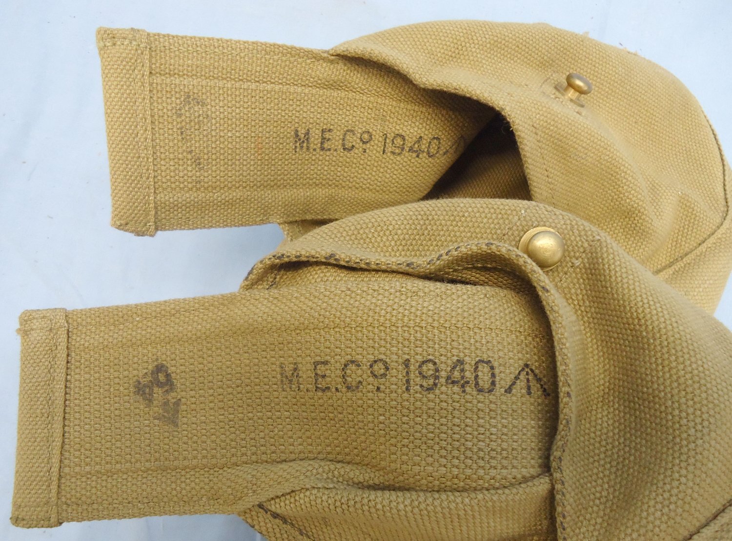 Original British WWII Dated M.E.Co Lewis Machine Gun Drum Pouch Carrier Set (Two) Pouches. MISC 831. Original British WWII Dated M.E.Co Lewis Machine Gun Drum Pouch Carrier Set (Two) Pouches. MISC 831.  Antique & Militaria