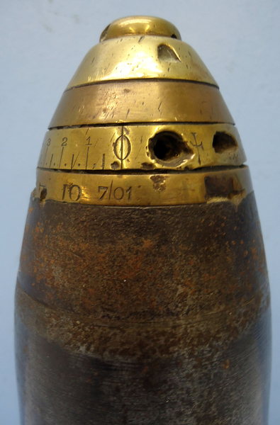  INERT DEACTIVATED. Boer War Era, Fired, 1901 Dated, Supplied To The British By Germany, Erhardt 15 Pounder, 76.2 x 169R Quick Firing shrapnel shell. - O 1641 INERT DEACTIVATED. This is a rare original 1901 Dated shrapnel shell fired by a Erhardt 15Pr Quick Firing gun. The gun was introduced to the British Army in June 1901, being bought from Germany during the Boer War to replace the inferior British 15 pounde  Other Ammunition