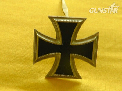 Rudolf Wachter & Lange. World War Two German Iron Cross First Class in near mint condition Antique & Militaria