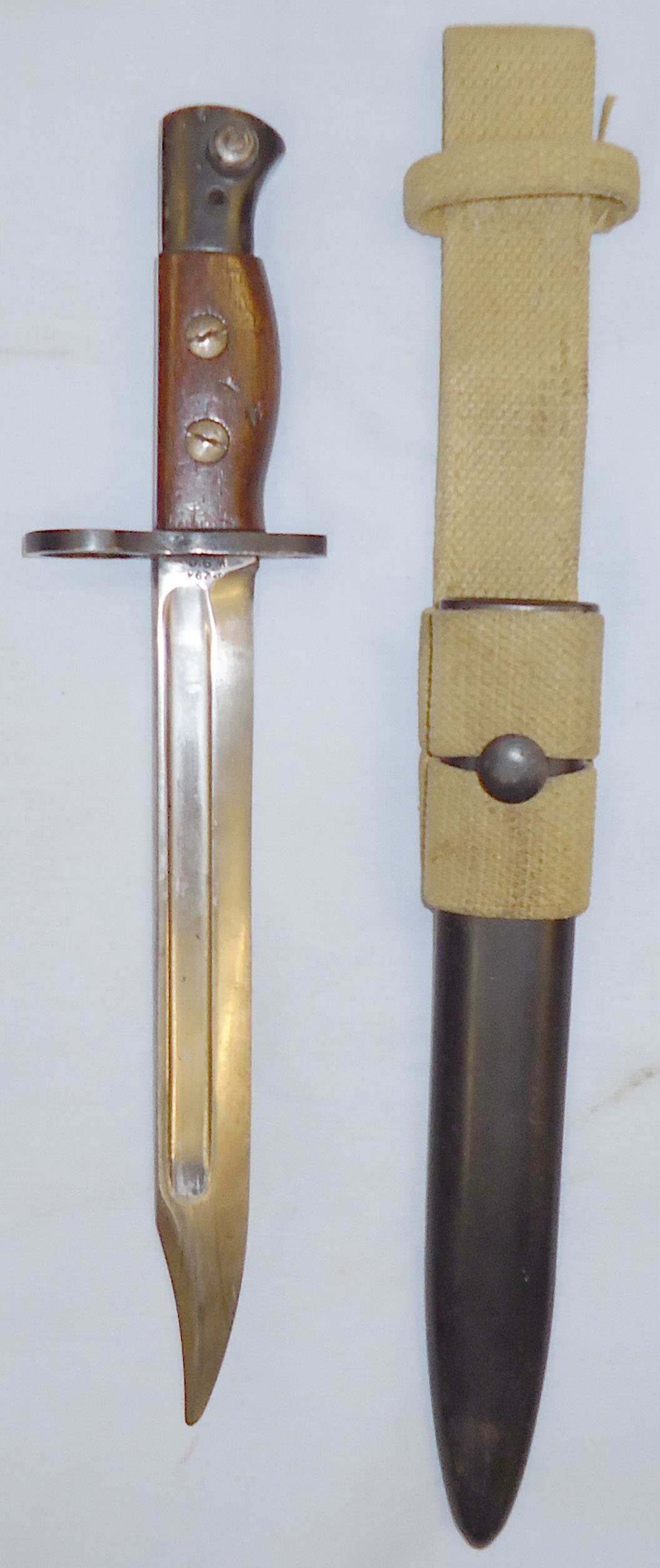  British No5 MkI Type II Jungle Carbine Bayonet by W.S.C. ‘Wilkinson Sword Company’, Scabbard and Frog. BAYO 784. Bayonet