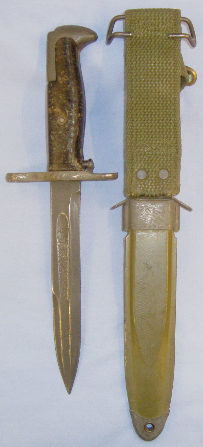  American M1 ‘Field Made’ Fighting Knife/Bayonet & M8  P.W.H Scabbard. 20672:25. Bayonet