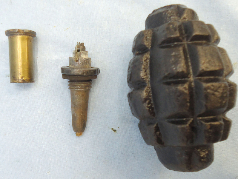 DEACTIVATED INERT. WW1, French, Early F1 With A Safety Fusing System Hand Grenade. - O 1708 DEACTIVATED INERT. WW1, French, Early F1 With A Safety Fusing System Hand Grenade. - O 1708  Other Ammunition