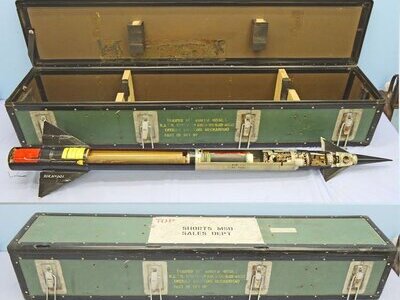 DEACTIVATED INERT. British, Shorts Missile Systems of Belfast, Javelin, FACTORY SECTIONED, Surface to Air Missile Serial Number 001, 1982 Dated, in Transit Container With Paperwork. Sn - 22650 DEACTIVATED INERT. British, Shorts Missile Systems of Belfast, Javelin, FACTORY SECTIONED, Surface to Air Missile Serial Number 001, 1982 Dated, in Transit Container With Paperwork. Sn - 22650  Other Ammunition
