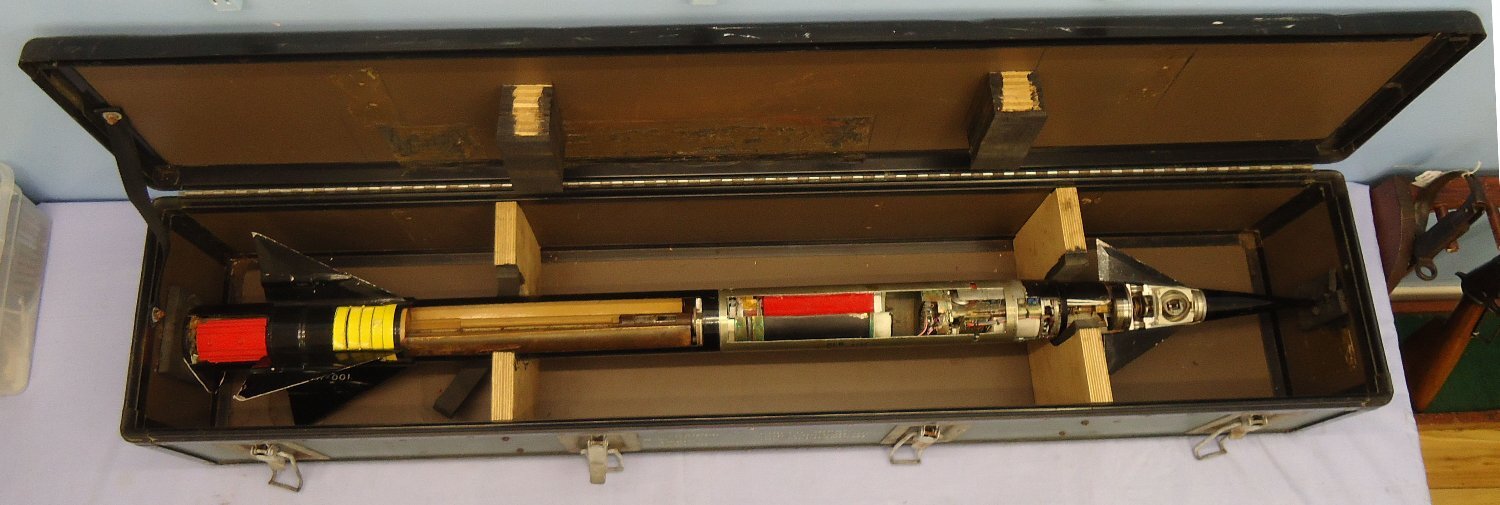 DEACTIVATED INERT. British, Shorts Missile Systems of Belfast, Javelin, FACTORY SECTIONED, Surface to Air Missile Serial Number 001, 1982 Dated, in Transit Container With Paperwork. Sn - 22650 DEACTIVATED INERT. British, Shorts Missile Systems of Belfast, Javelin, FACTORY SECTIONED, Surface to Air Missile Serial Number 001, 1982 Dated, in Transit Container With Paperwork. Sn - 22650  Other Ammunition 