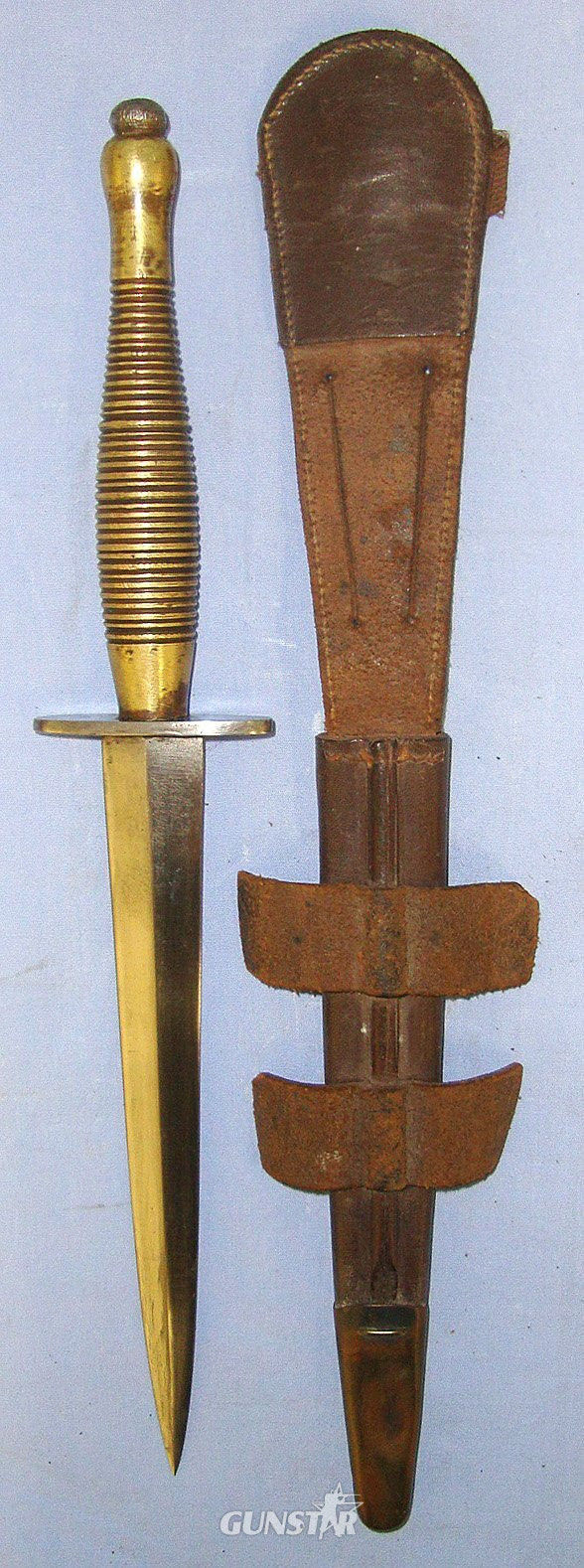  RARE VARIANT & NAMED**WW2 Era British Beaded & Ribbed (6 Rows Of Beads) Fairbairn Sykes FS Fighting Knife With Rare U.S. Or Canadian Commando Private Purchase Etched Panel Blade ‘H. Comton’ Scabbard. Sn 23174:11 Knive