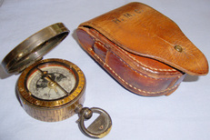 Original Boer War & WWI British Officers Named Marching Compass and Leather Pouch by Maker ‘Negratti & Zambra-London’.  Sn:20042. Original Boer War & WWI British Officers Named Marching Compass and Leather Pouch by Maker ‘Negratti & Zambra-London’.  Sn:20042. Antique & Militaria