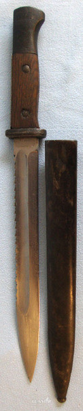 Gottlieb Hammesfahr Solingen Foche with a pyramid and cross logo. German 2nd Typ Bayonet in 