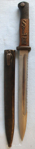 Gottlieb Hammesfahr Solingen Foche with a pyramid and cross logo. German 2nd Typ Bayonet