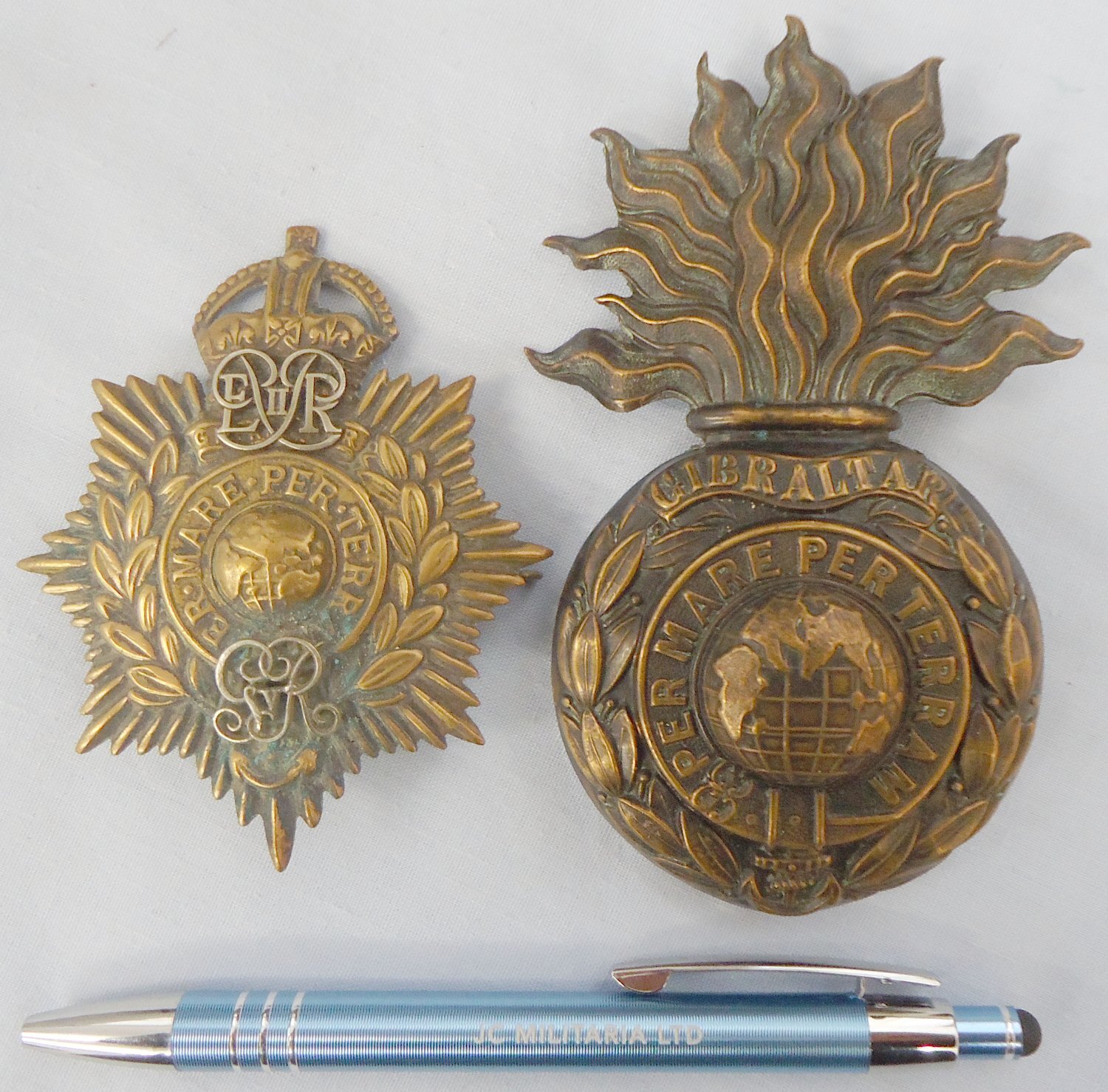Pair* Royal Marines Portsmouth Queens Crown with Gilding Royal Cyphers and Royal Marines Artillery Cap Badges. 22434:6 . Pair* Royal Marines Portsmouth Queens Crown with Gilding Royal Cyphers and Royal Marines Artillery Cap Badges. 22434:6 .  Antique & Militaria