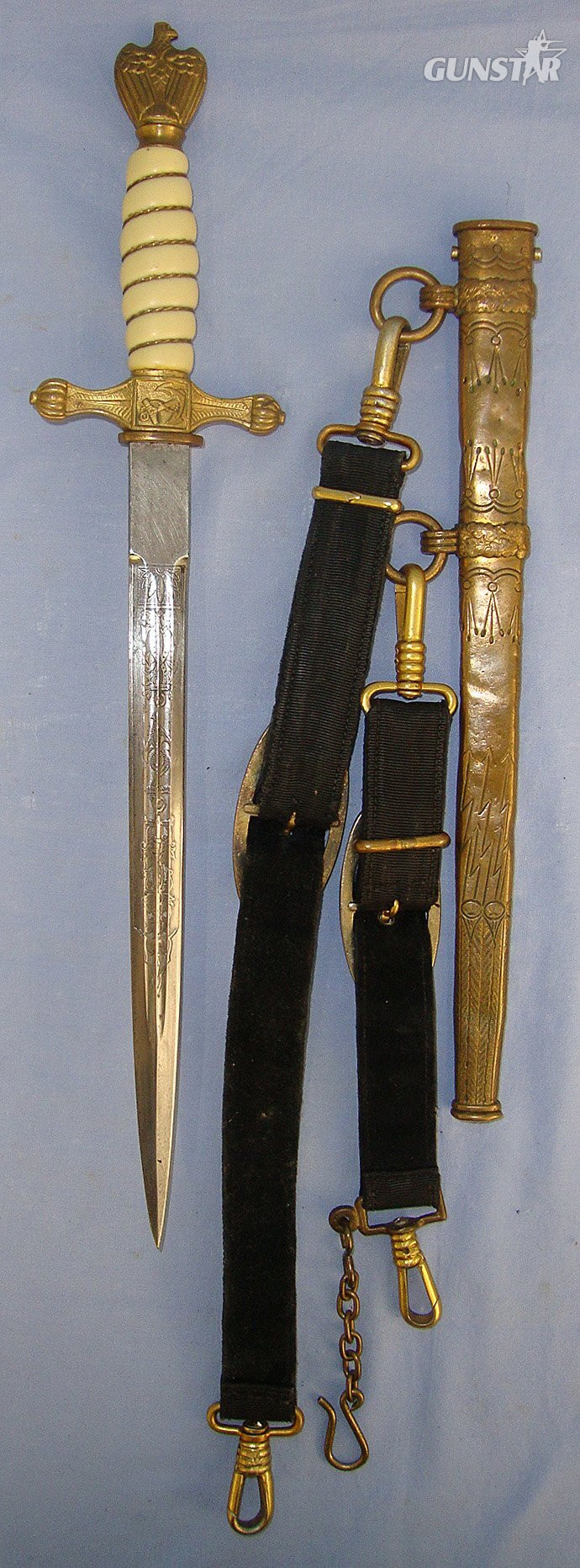  WW2 Era Nazi German Kriegsmarine Dagger With Etched Blade By Eickhorn Solingen With Scabbard & Lion’s Head Boss Hangers. Sn 23484:110 Dagger