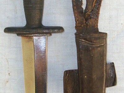 WW2 Era American USMC Style Grey Finish Cast Alloy Ringed Hilt Variant Fairbairn Sykes FS Commando Fighting Knife & Scabbard. ED 2538 Knive