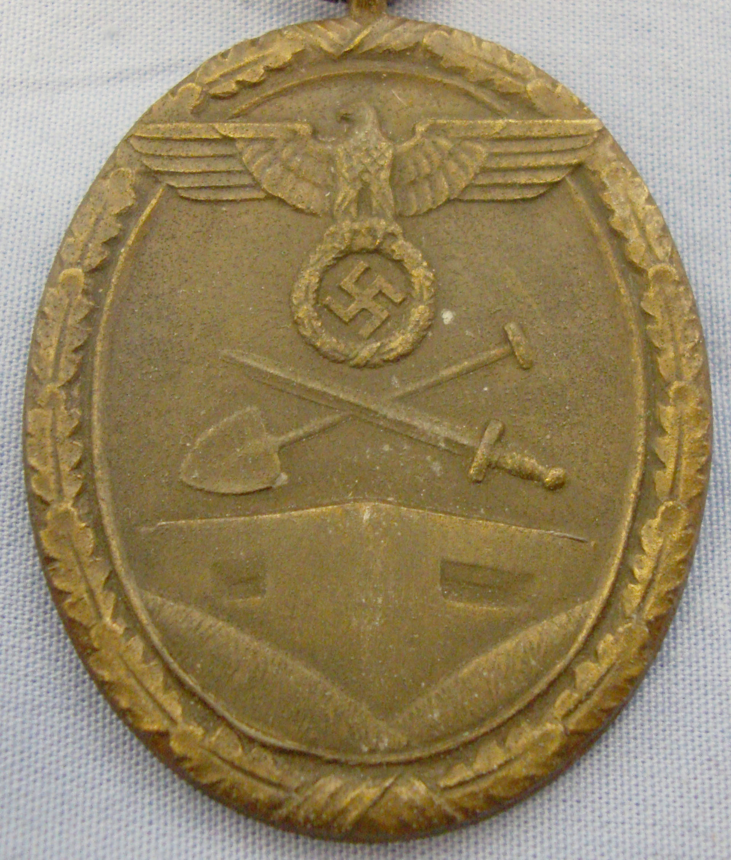 WWII Nazi Issue West Wall Medal and Ribbon. N 126. WWII Nazi Issue West Wall Medal and Ribbon. N 126. Antique & Militaria