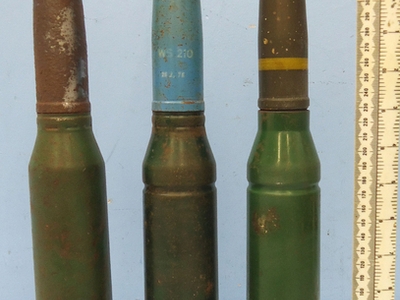 INERT DEACTIVATED. 3 x Oerlikon 35mm KDC (35x228) Practice Rounds. - O 1796 INERT DEACTIVATED. 3 x Oerlikon 35mm KDC (35x228) Practice Rounds. - O 1796  Other