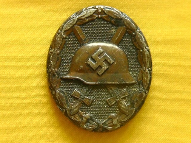  D.R.G.M. World war two German black wound badge. Antique & Militaria