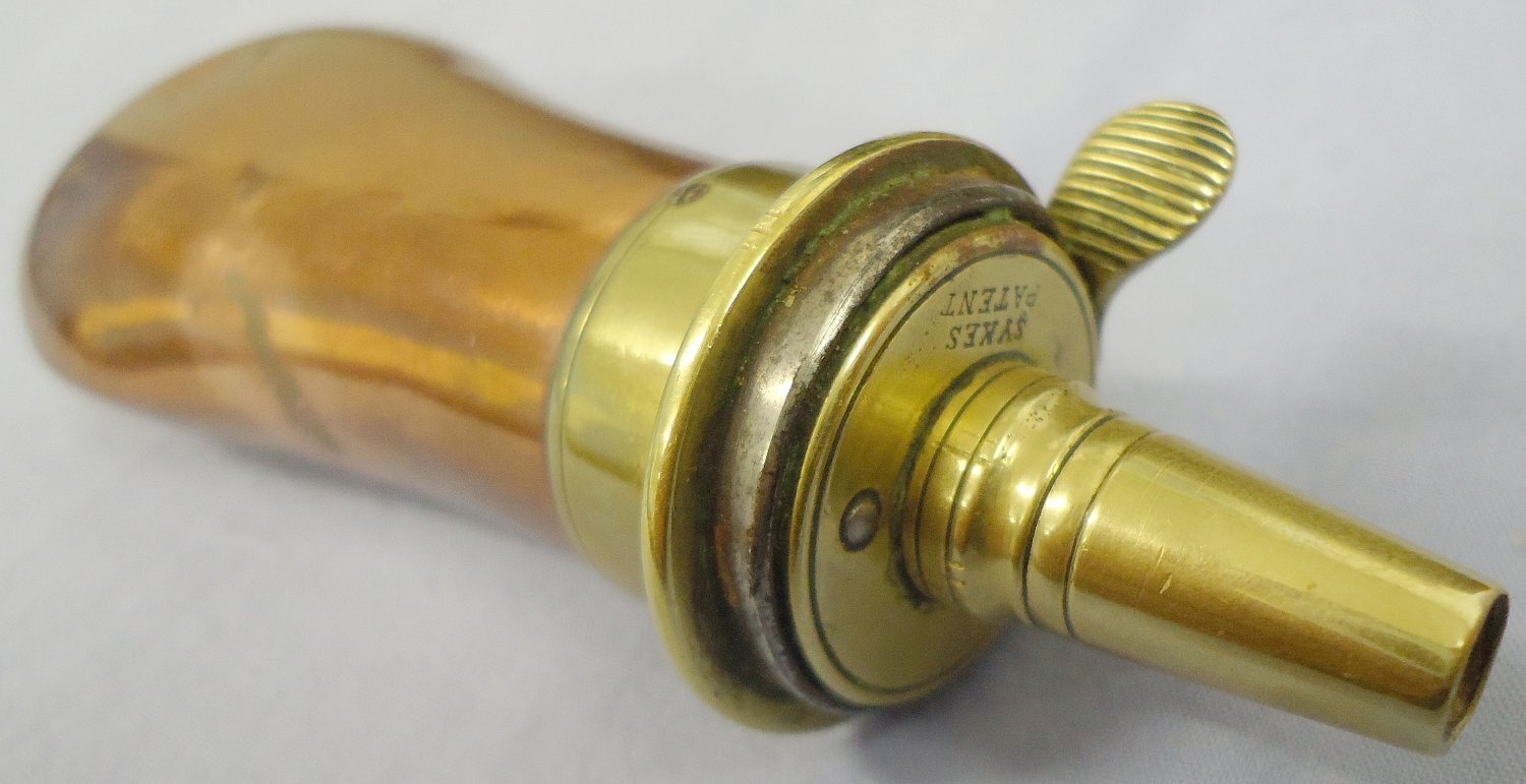 19th Century British Sykes Sheffield Pocket Pistol Size Plain Category Copper & Brass Black Powder Flask with Sprung Nozzle Charger. A 596 19th Century British Sykes Sheffield Pocket Pistol Size Plain Category Copper & Brass Black Powder Flask with Sprung Nozzle Charger. A 596 Antique & Militaria