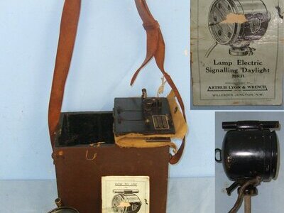 RARE**WW1 1918 Wood Transit Cased 1918 British Military Lamp Electric Signaling, Daylight Mark 1 Morse Code Set By Arthur Lyon & Wrench Ltd With Accessories & Original Illustrated Instruction Pamphlet. Sn 22553:18  Antique & Militaria