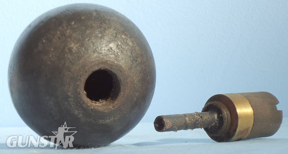  French Pattern 1914 Bracelet Ball Grenade With Complete Friction Fuse French Pattern 1914 Bracelet Ball Grenade With Complete Friction Fuse Antique & Militaria