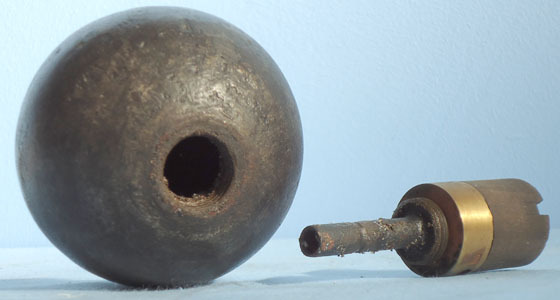  French Pattern 1914 Bracelet Ball Grenade With Complete Friction Fuse French Pattern 1914 Bracelet Ball Grenade With Complete Friction Fuse Antique & Militaria