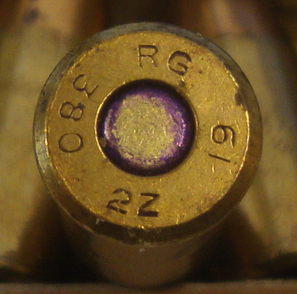  An inert service pack of .380 Revolver Cartridges. O 1630. An inert service pack of .380 Revolver Cartridges. O 1630.  Cartridges