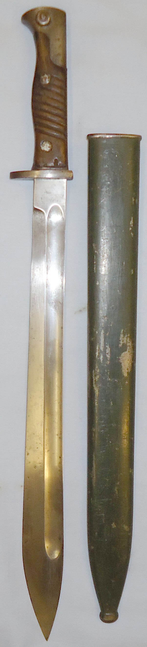  Imperial German WWI 1915 Dated Early Pattern Model 1898/05 Butcher Bayonet with Muzzle Ring/Quillon Removed and Steel Scabbard. BAYO 456. Bayonet