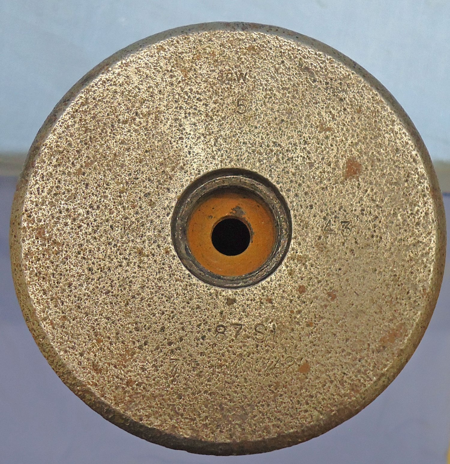 DEACTIVATED INERT. RARE, Unfired German, WW2, Panther V, 7.5cm (75 x 640R) Pzgr 39 APCBC/HE (Armour Piercing Capped, Ballistic Cap / High Explosive Round for the Panther (Panzer V) and Jagdpanzer IV, Sd.Kfz. 162 tank destroyer. O 2222 DEACTIVATED INERT. RARE, Unfired German, WW2, Panther V, 7.5cm (75 x 640R) Pzgr 39 APCBC/HE (Armour Piercing Capped, Ballistic Cap / High Explosive Round for the Panther (Panzer V) and Jagdpanzer IV, Sd.Kfz. 162 tank destroyer. O 2222 Various Other Ammunition