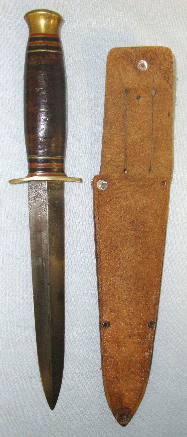  WW2 British Soldier’s Private Purchase Taylor Eye Witness Sheffield Fairbairn Sykes FS Style Fighting Knife With Double Edged Dagger Blade & Scabbard. Sn 22629 Knive