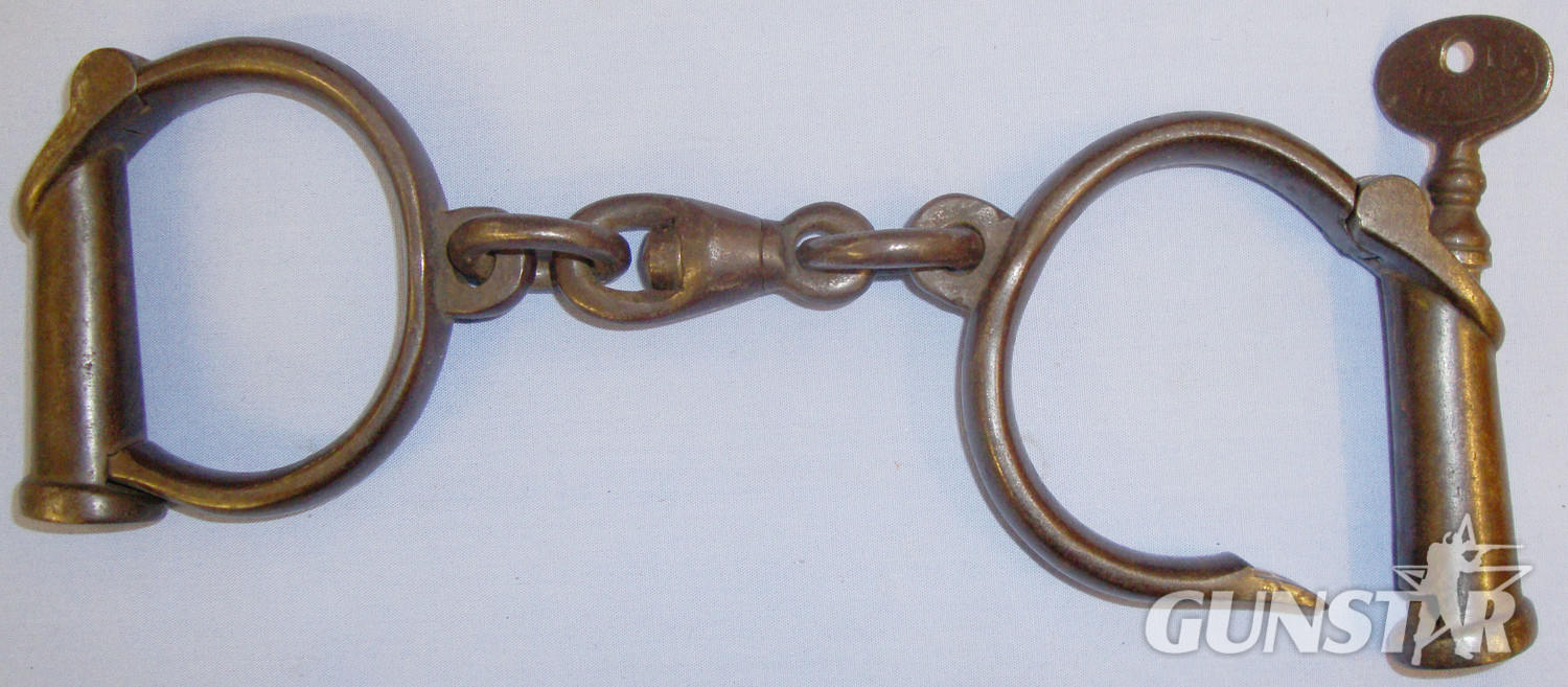 C1900 Pair of Original ‘Hiatt Darby 15’ Handcuffs with Key. PO 106. C1900 Pair of Original ‘Hiatt Darby 15’ Handcuffs with Key. PO 106. Antique & Militaria in 
