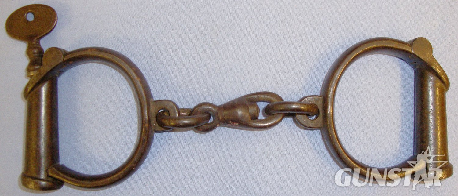  C1900 Pair of Original ‘Hiatt Darby 15’ Handcuffs with Key. PO 106. C1900 Pair of Original ‘Hiatt Darby 15’ Handcuffs with Key. PO 106. Antique & Militaria