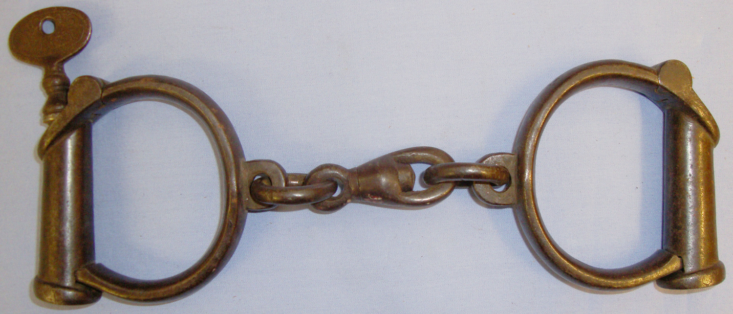  C1900 Pair of Original ‘Hiatt Darby 15’ Handcuffs with Key. PO 106. C1900 Pair of Original ‘Hiatt Darby 15’ Handcuffs with Key. PO 106. Antique & Militaria