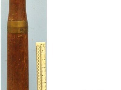 DEACTIVATED INERT. WW2 British 1942 Dated 6pr7cwt (57x441R) Tank and Anti-Tank Gun Wood And Brass Drill Round. - O 2197 DEACTIVATED INERT. WW2 British 1942 Dated 6pr7cwt (57x441R) Tank and Anti-Tank Gun Wood And Brass Drill Round. - O 2197  Other Ammunition