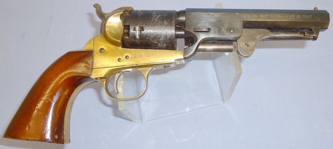  Gardone Val Trompia (aka Gardone VT) MATCHING NUMBERS**Italian Made (Gardone V-T) .36 Naval Calibre, 6 Shot Single Action Percussion Revolver with Cylinder Scene & 5” Octagonal Barrel. **UK 2000 DEACTIVATION CERTIFICATED** 21978:4.  .36 Cal Muzzleloader Revolver