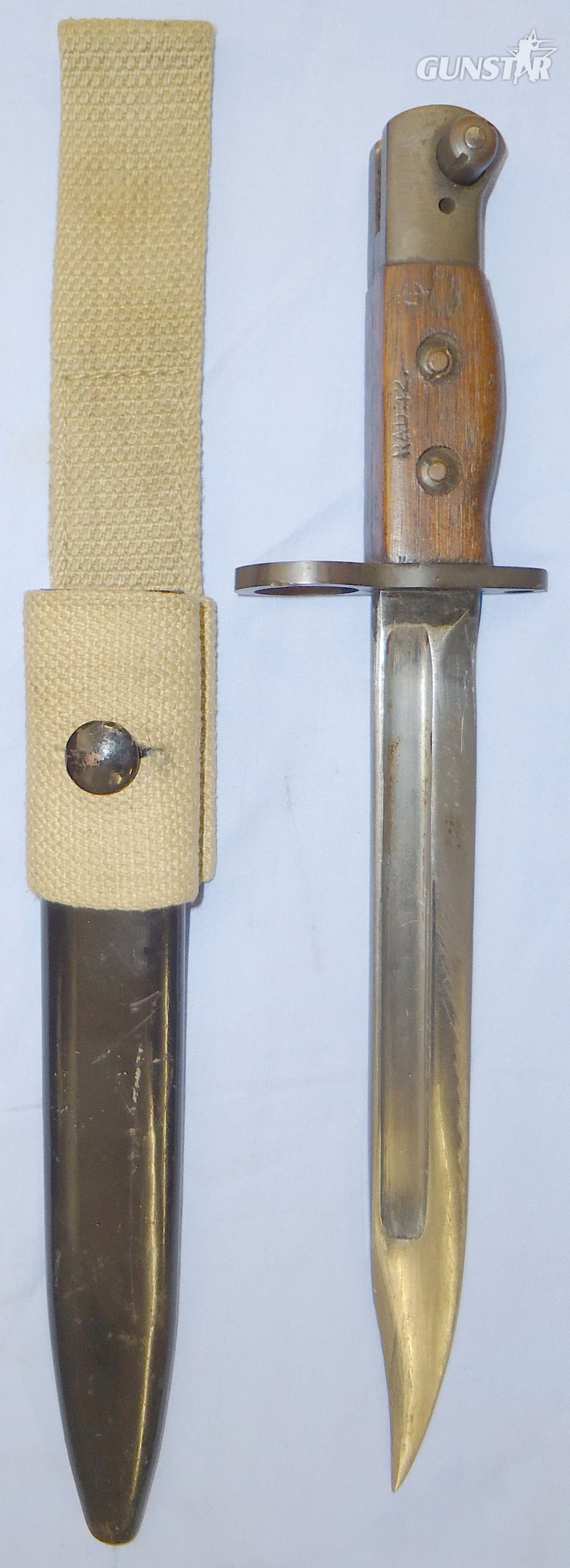 WWII British No. 5 Mk I (Jungle Carbine) Bayonet Scabbard and Webbing Frog. BAYO 483. Bayonet in 