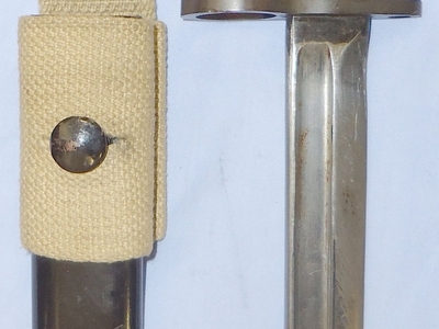 WWII British No. 5 Mk I (Jungle Carbine) Bayonet Scabbard and Webbing Frog. BAYO 483. Bayonet