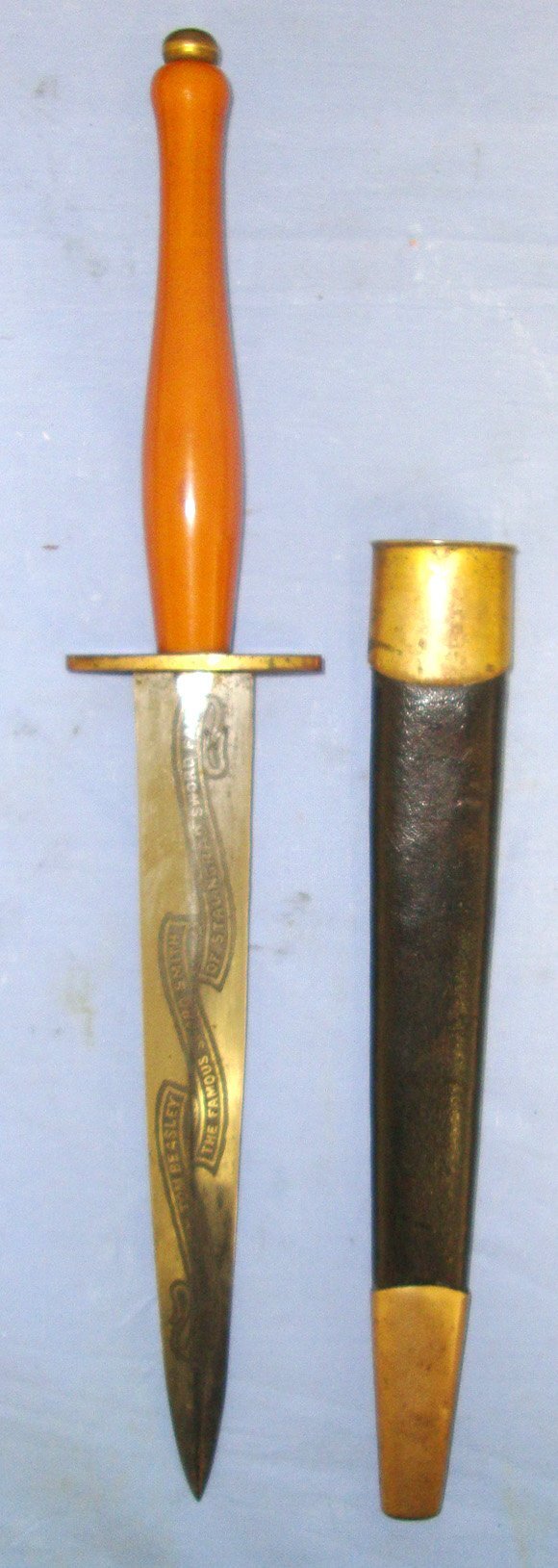  RARE ONE OF 500**Original, Limited Production, De Luxe Special, Wilkinson Sword, Tom Beasley ‘The Famous Sword Smith Of Stalingrad Sword Fame’ 3 panel Banner Fairbairn Sykes FS Fighting Knife With Correct Etched Blued Panels Hand Drawn Blade & Scabbar Knive