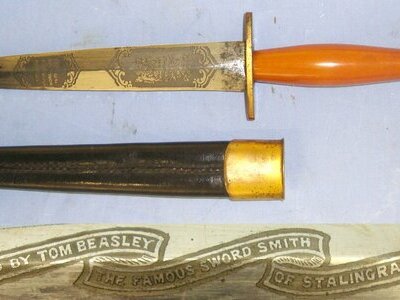 RARE ONE OF 500**Original, Limited Production, De Luxe Special, Wilkinson Sword, Tom Beasley ‘The Famous Sword Smith Of Stalingrad Sword Fame’ 3 panel Banner Fairbairn Sykes FS Fighting Knife With Correct Etched Blued Panels Hand Drawn Blade & Scabbar Knive