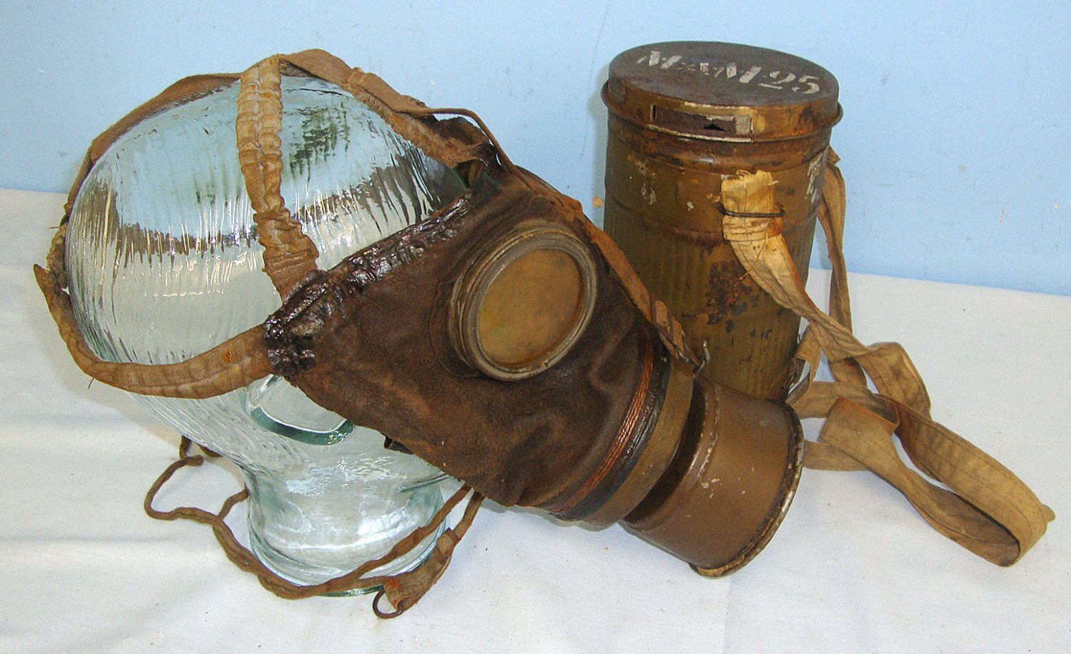  Antique & Militaria