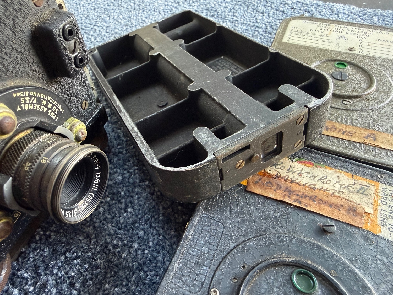 Antique & Militaria - {CATEGORY}