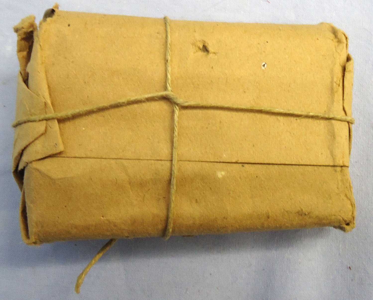 INERT DEACTIVATED. Scarce, Australian, 10 Round, 1925 Dated, .303 Mark VII Ball Round Service Pack. - O 2297 INERT DEACTIVATED. Scarce, Australian, 10 Round, 1925 Dated, .303 Mark VII Ball Round Service Pack. - O 2297 Various Other Ammunition - {CATEGORY}