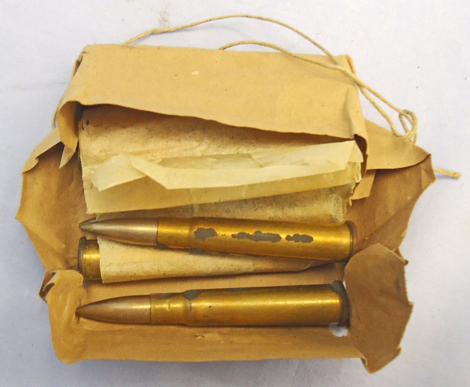 INERT DEACTIVATED. Scarce, Australian, 10 Round, 1925 Dated, .303 Mark VII Ball Round Service Pack. - O 2297 INERT DEACTIVATED. Scarce, Australian, 10 Round, 1925 Dated, .303 Mark VII Ball Round Service Pack. - O 2297 Various Other Ammunition 
