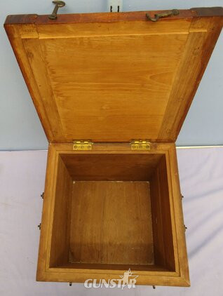 Rare, Victorian, British Army & Naval .45" Gatling Gun, Mahogany Box for Drum Magazine. Sn - 17085 Rare, Victorian, British, Mahogany Box for Drum Magazine for the British Army & Navy .45 inch Gatling Gun. Sn - 17085 Antique & Militaria